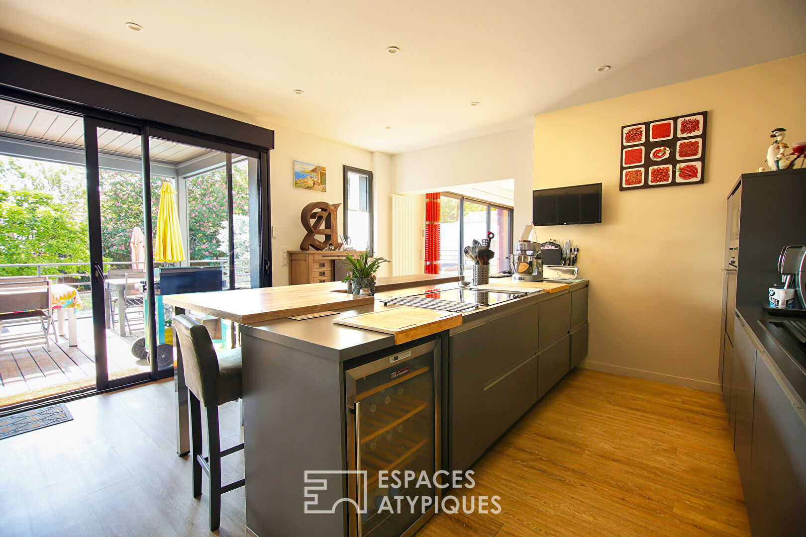 Character villa with swimming pool and wellness areas
