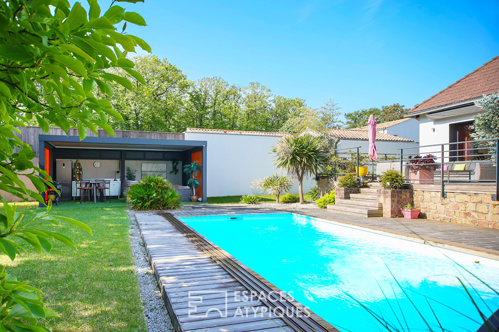 Character villa with swimming pool and wellness areas