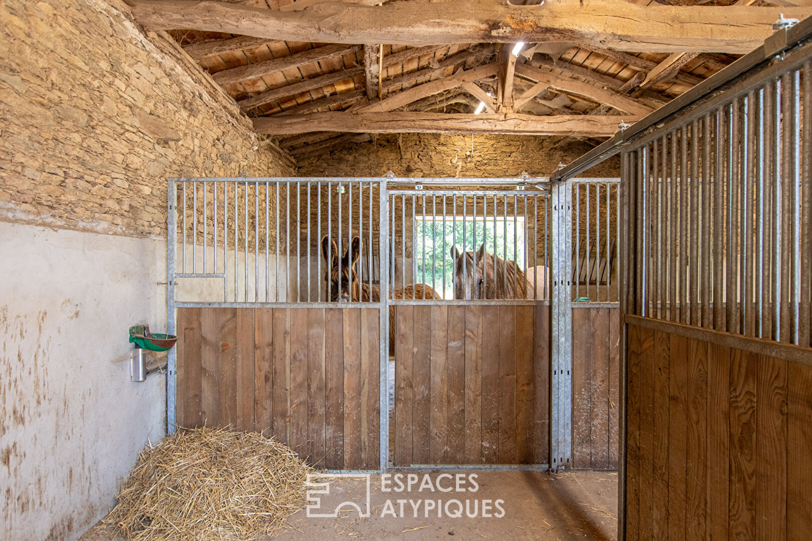 Rustic and equestrian haven for nature lovers