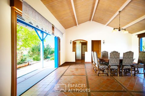 Maison singulière avec spa et jardin paysagé