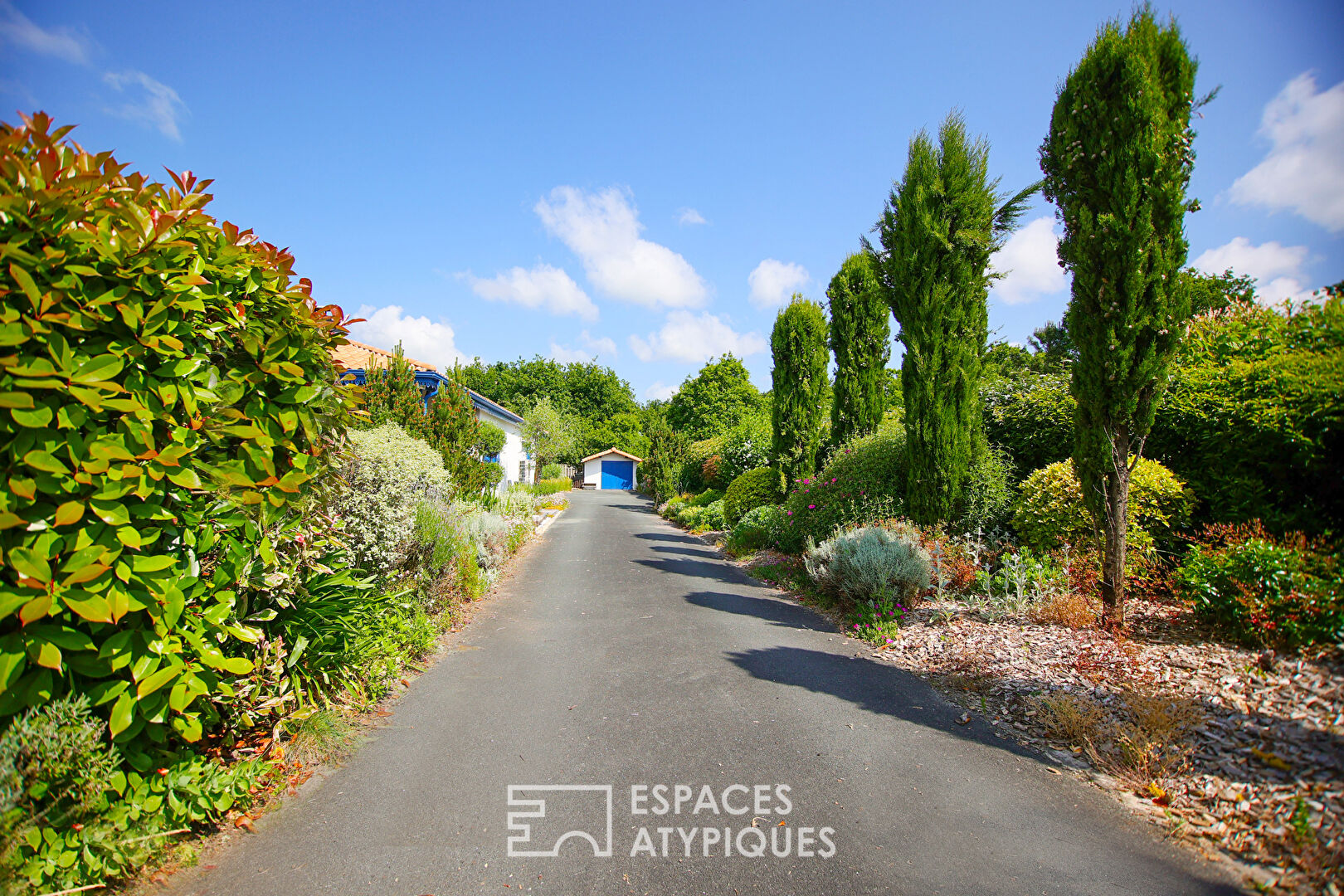 Maison singulière avec spa et jardin paysagé