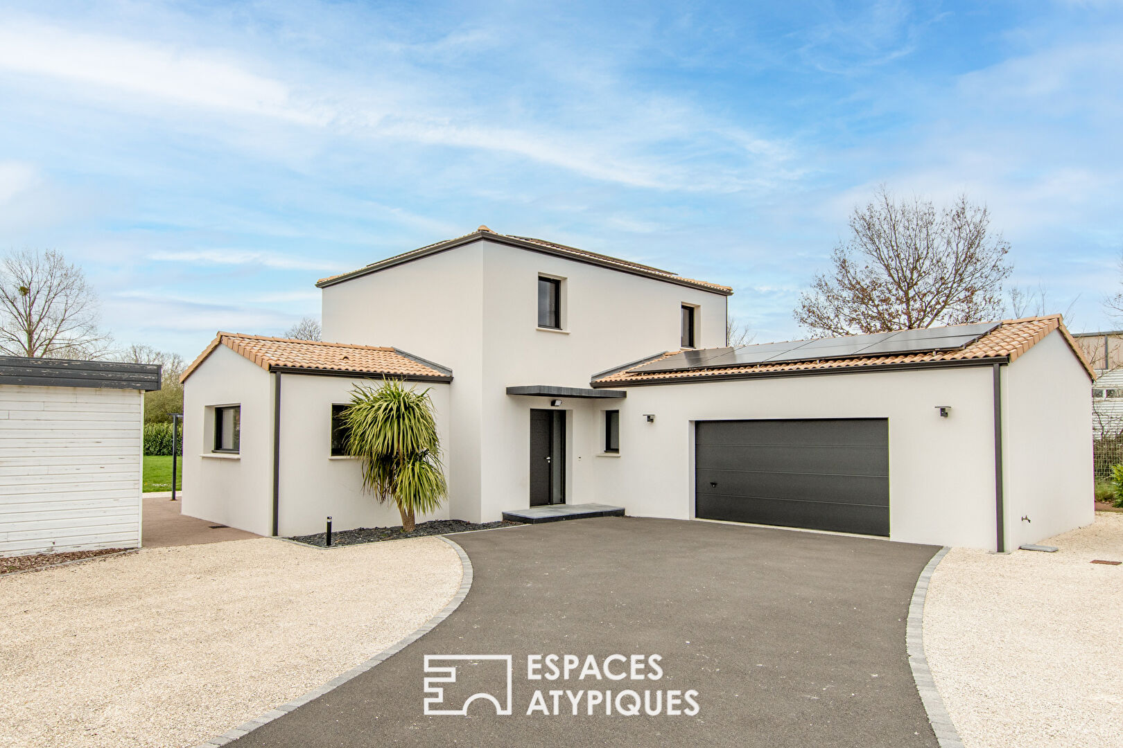 Jolie maison contemporaine avec piscine