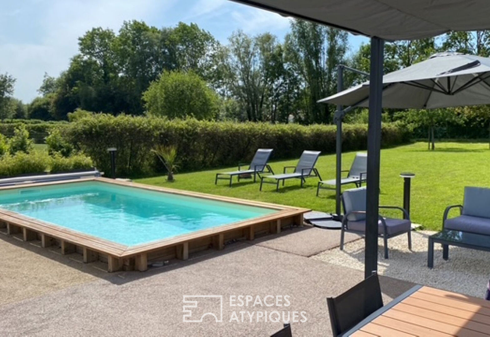 Jolie maison contemporaine avec piscine