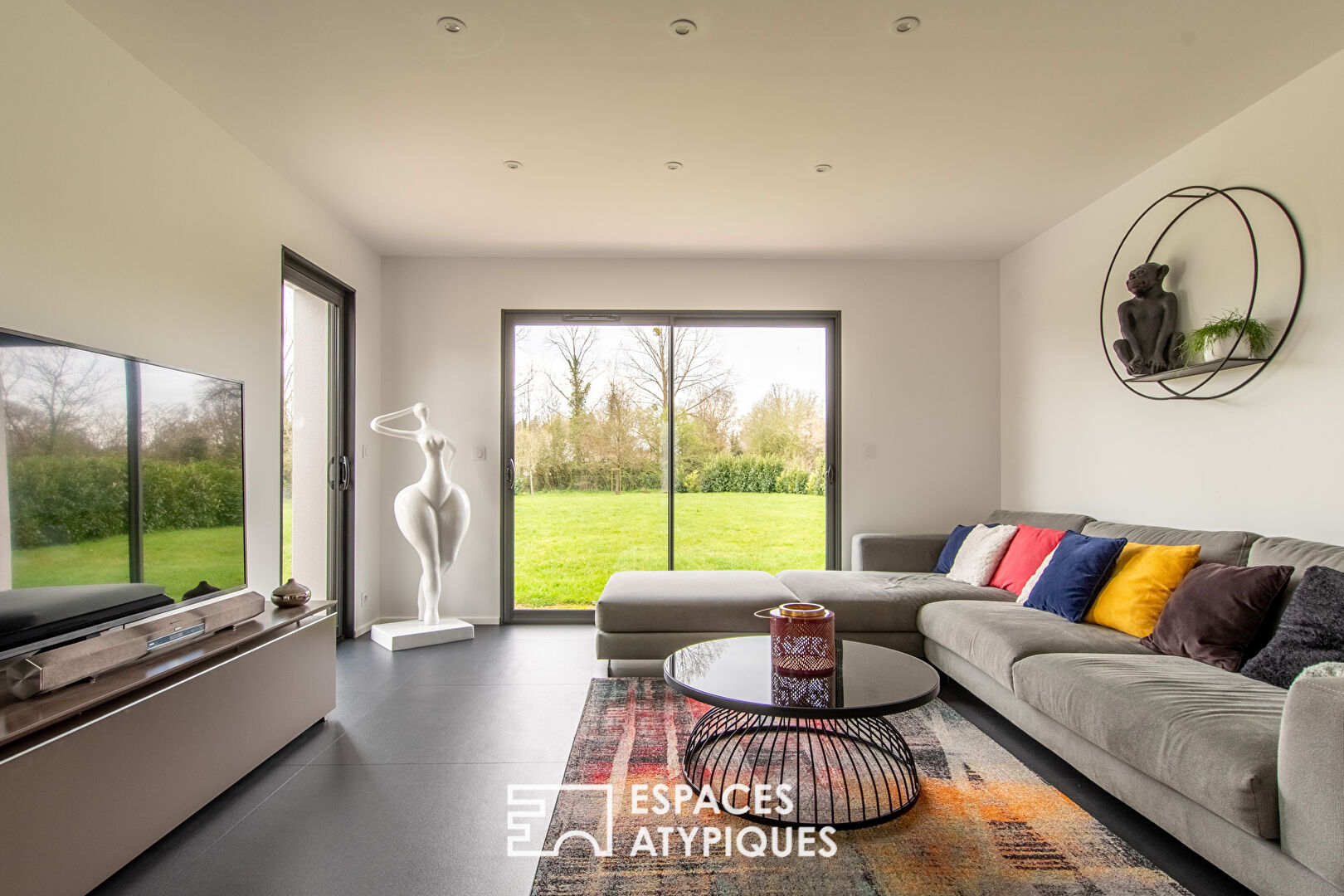 Jolie maison contemporaine avec piscine