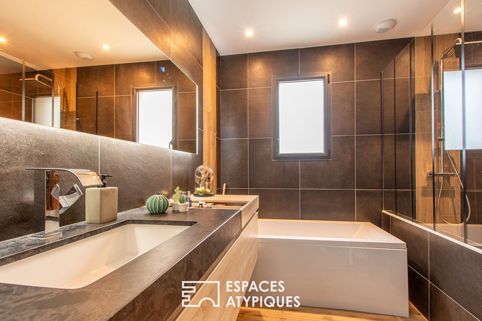 Jolie maison contemporaine avec piscine