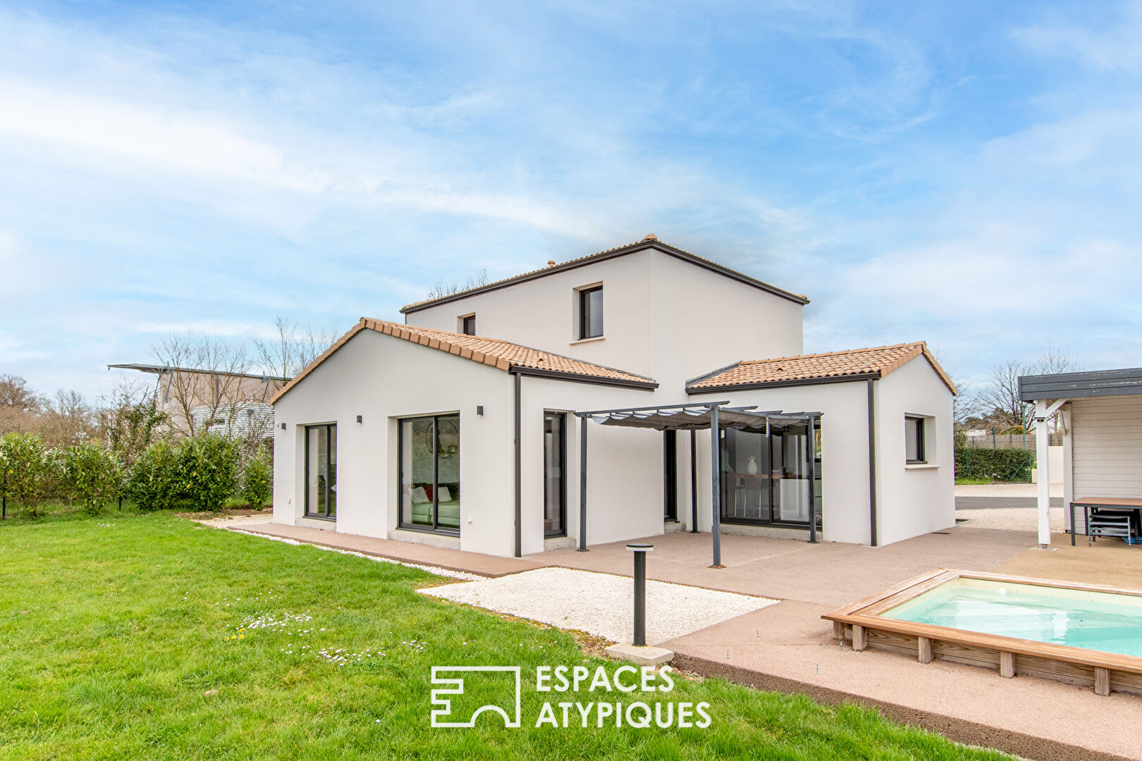 Jolie maison contemporaine avec piscine
