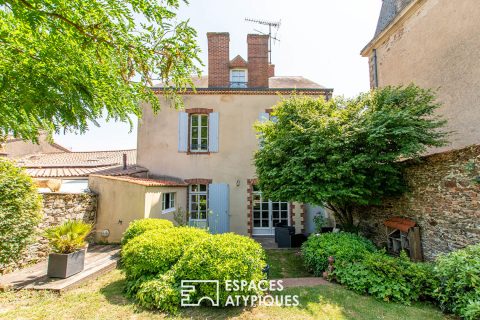 Coquette maison de ville et son jardin paysager