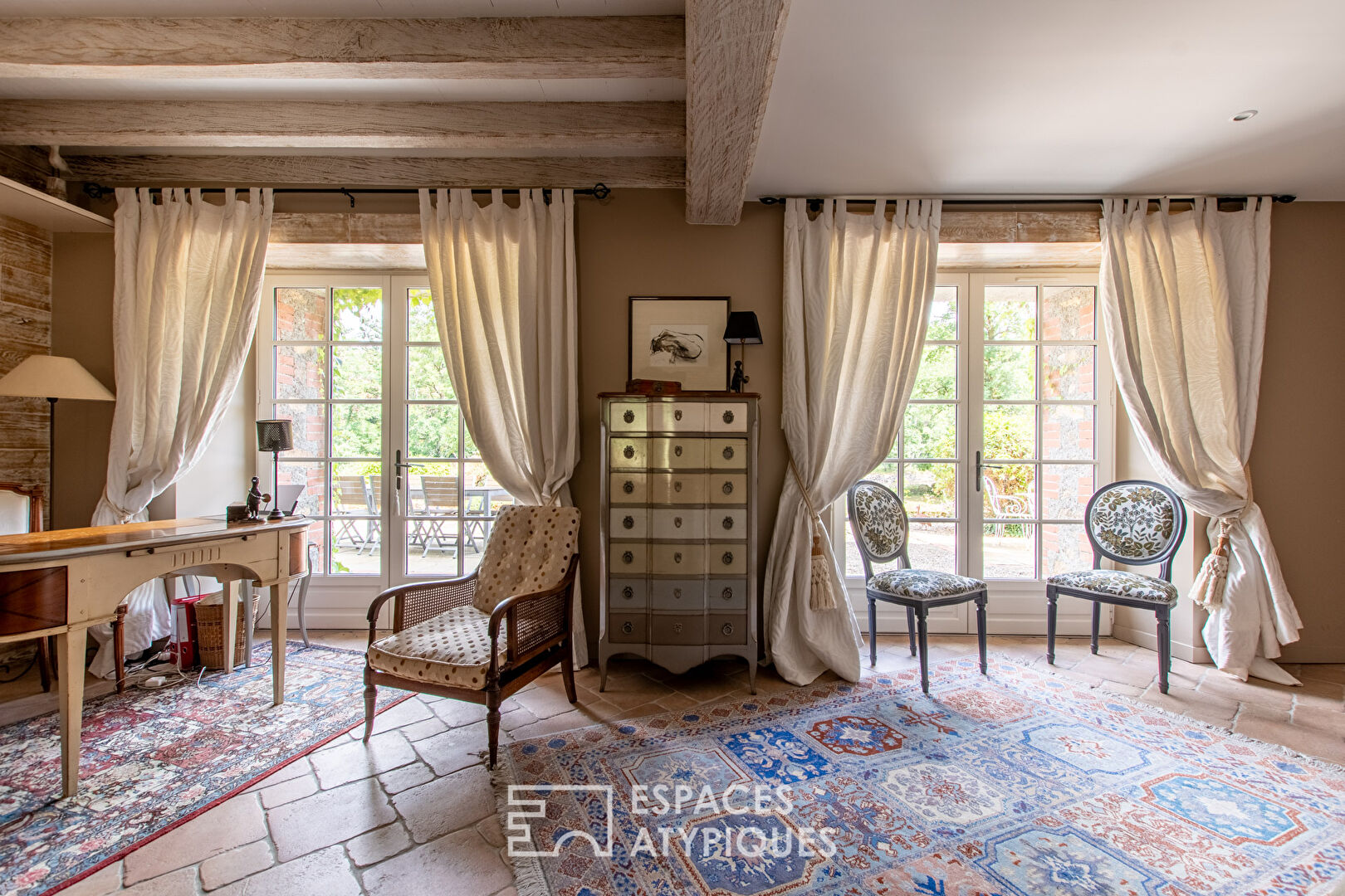 Charming property on the banks of the Sèvre, between history, nature and elegance