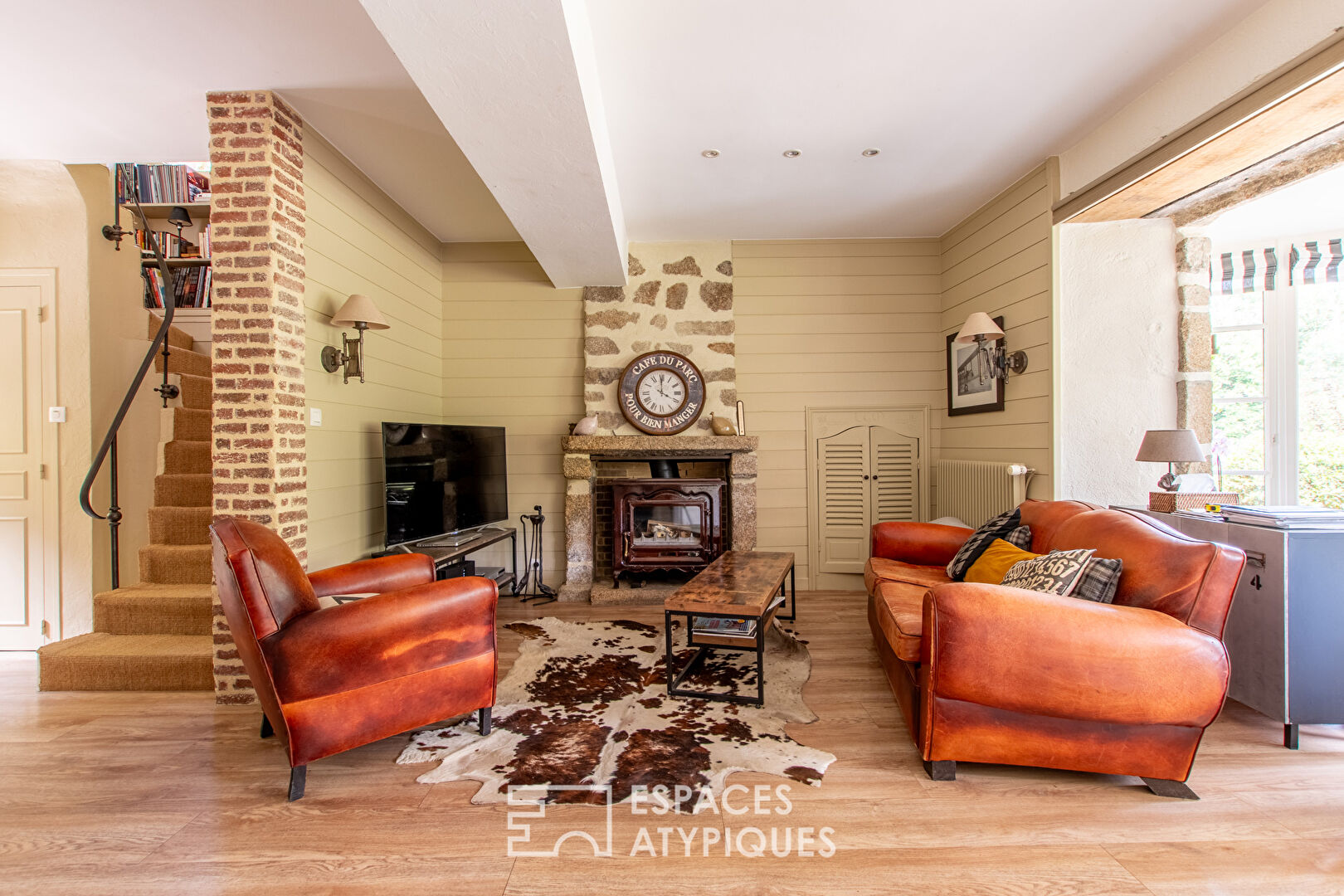 Charming property on the banks of the Sèvre, between history, nature and elegance