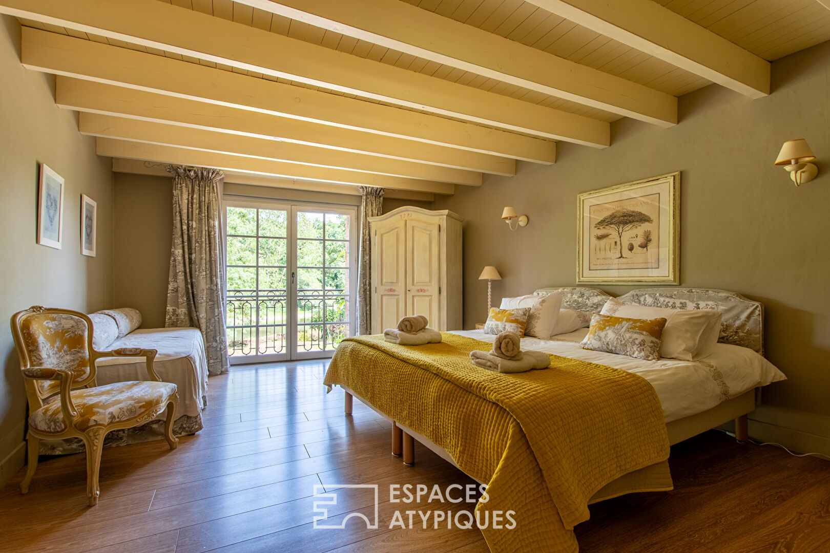 Charming property on the banks of the Sèvre, between history, nature and elegance