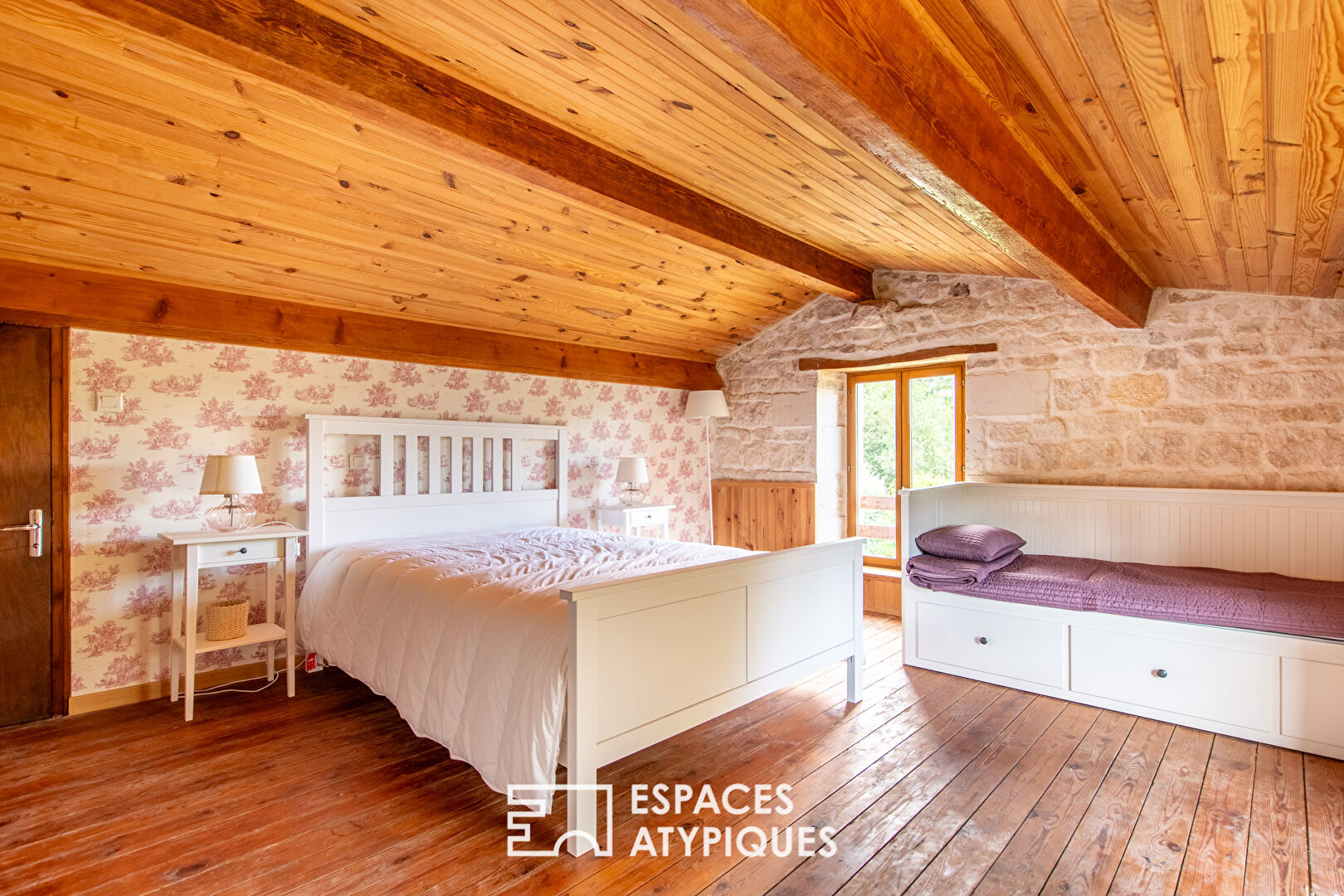 Charming farmhouse with spa in the heart of a natural environment