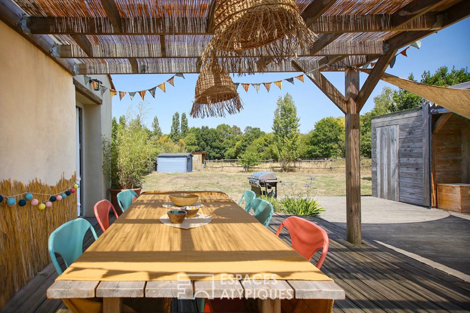 Grange de caractère et son parc verdoyant avec piscine