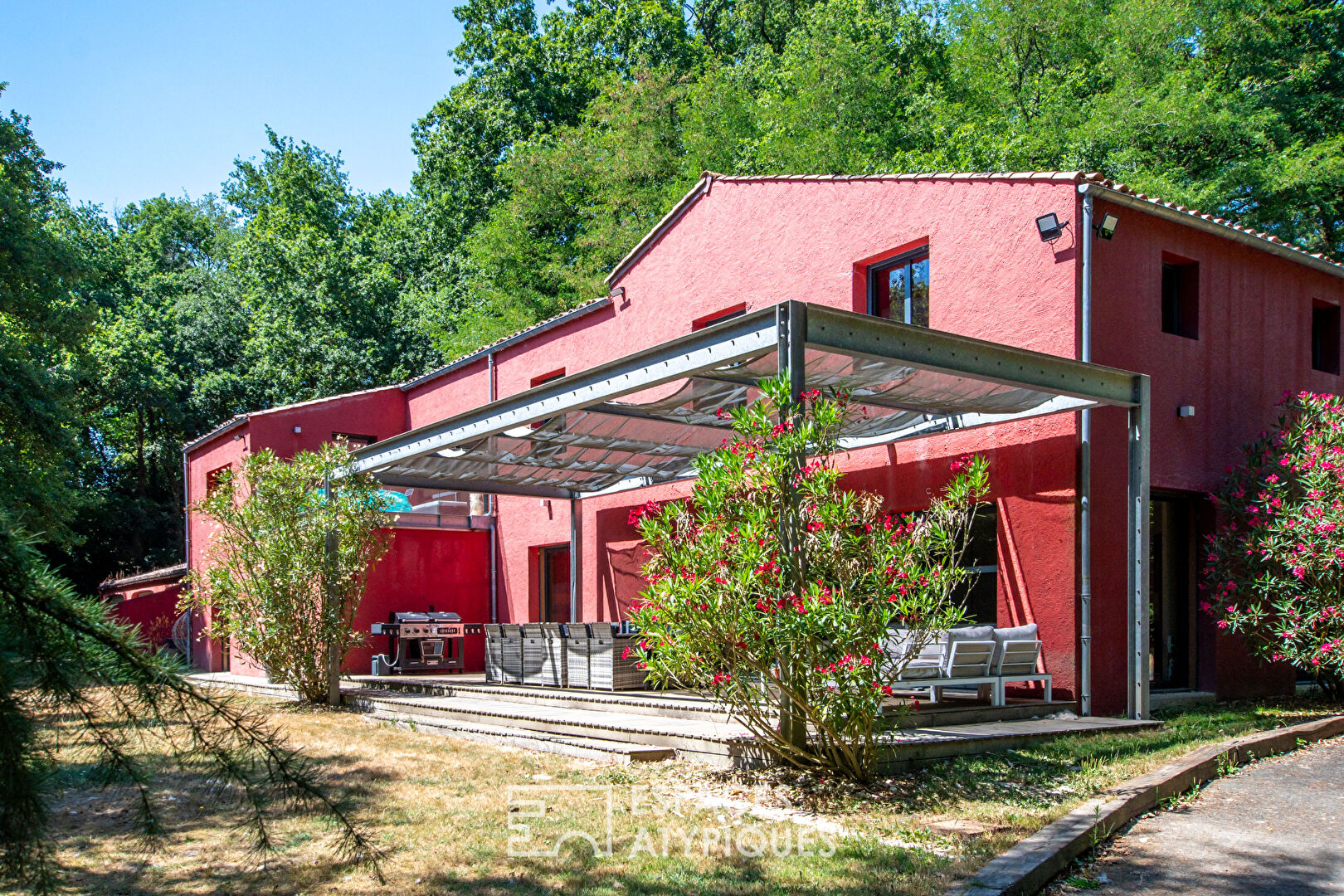 A high-end haven of peace in a green setting