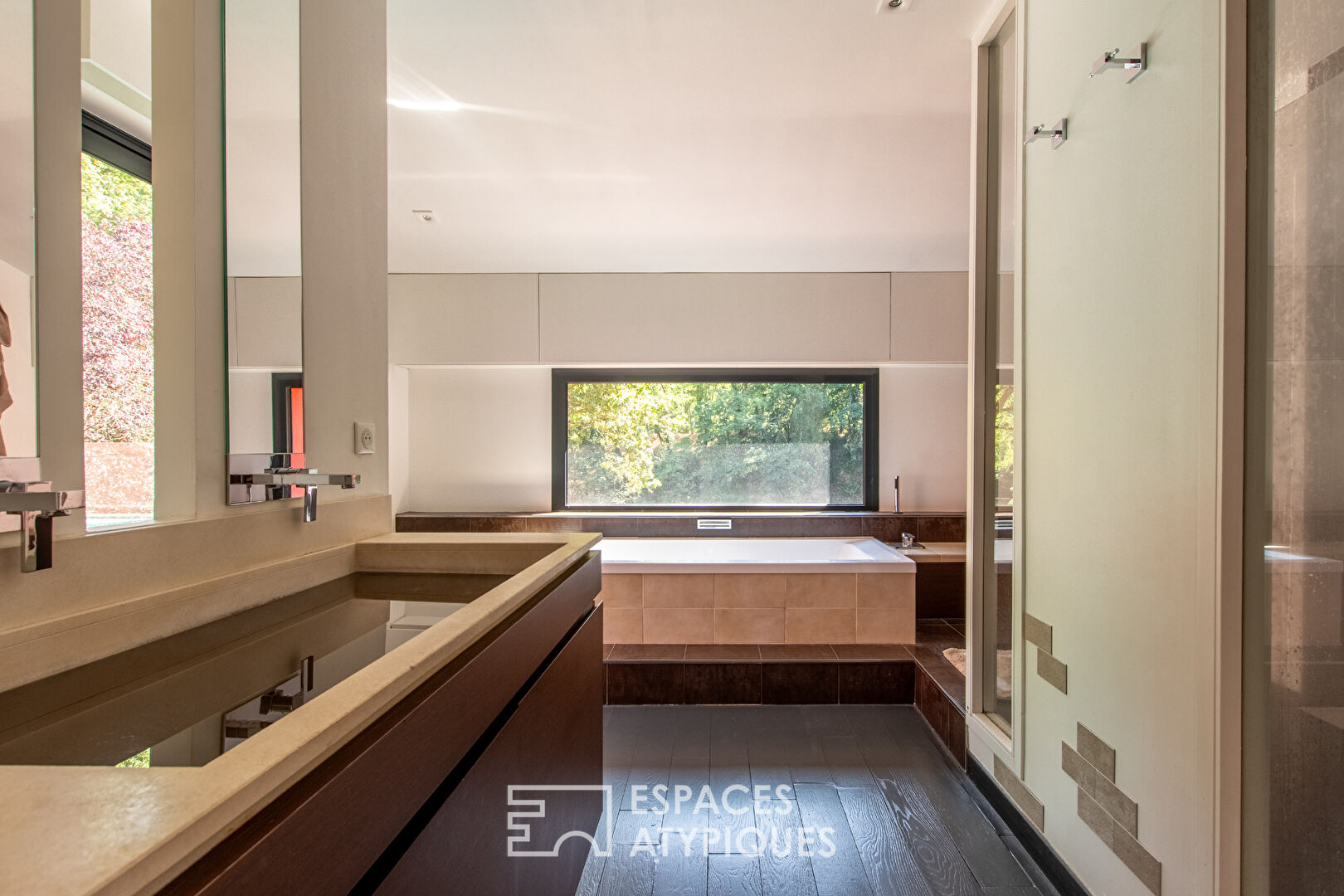A high-end haven of peace in a green setting
