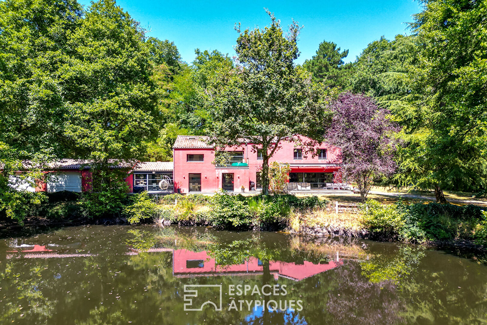 A high-end haven of peace in a green setting