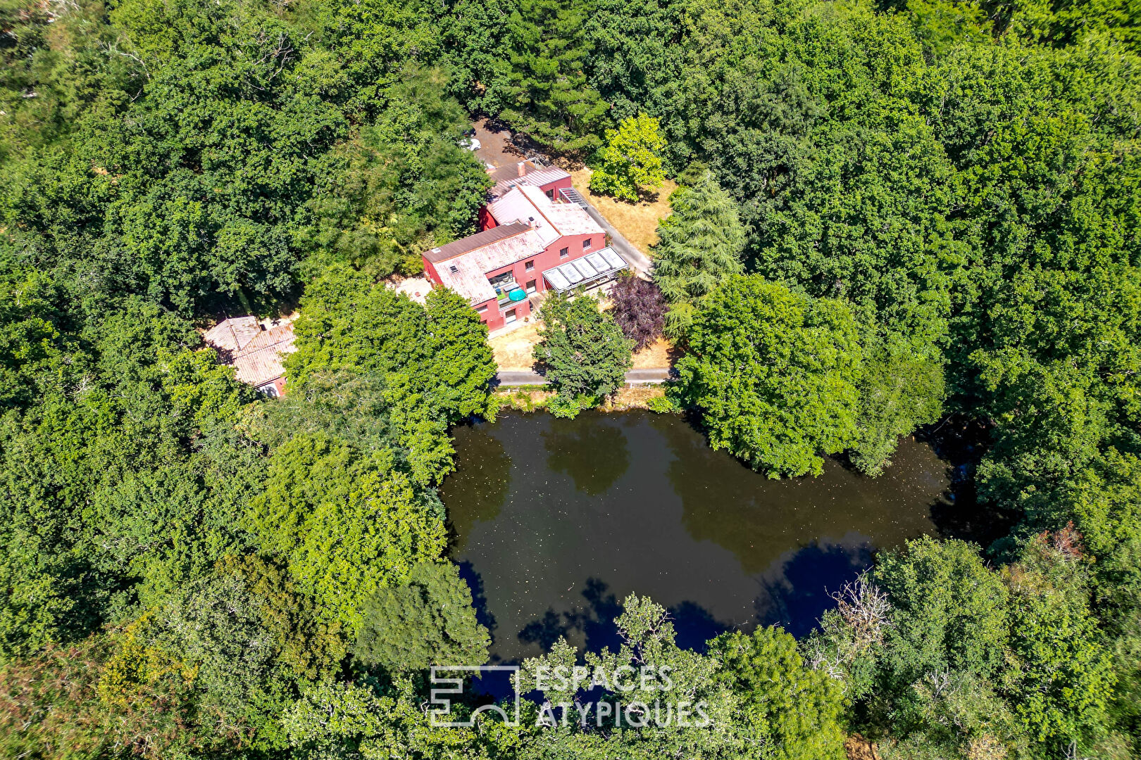 A high-end haven of peace in a green setting