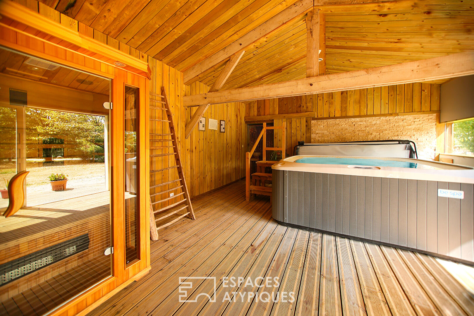 Propriété en pierre avec installations équestres, logements insolites et Spa