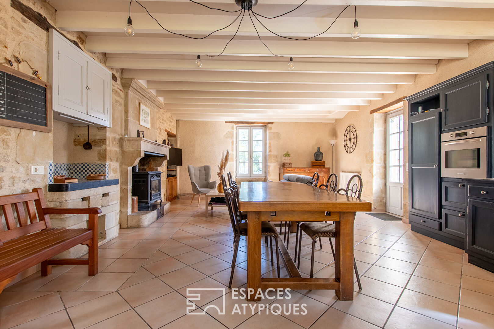 Beautiful bourgeois house in the heart of the village