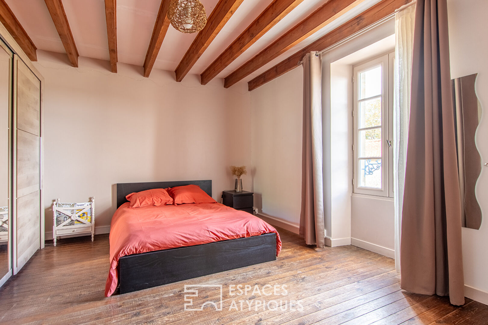 Beautiful bourgeois house in the heart of the village