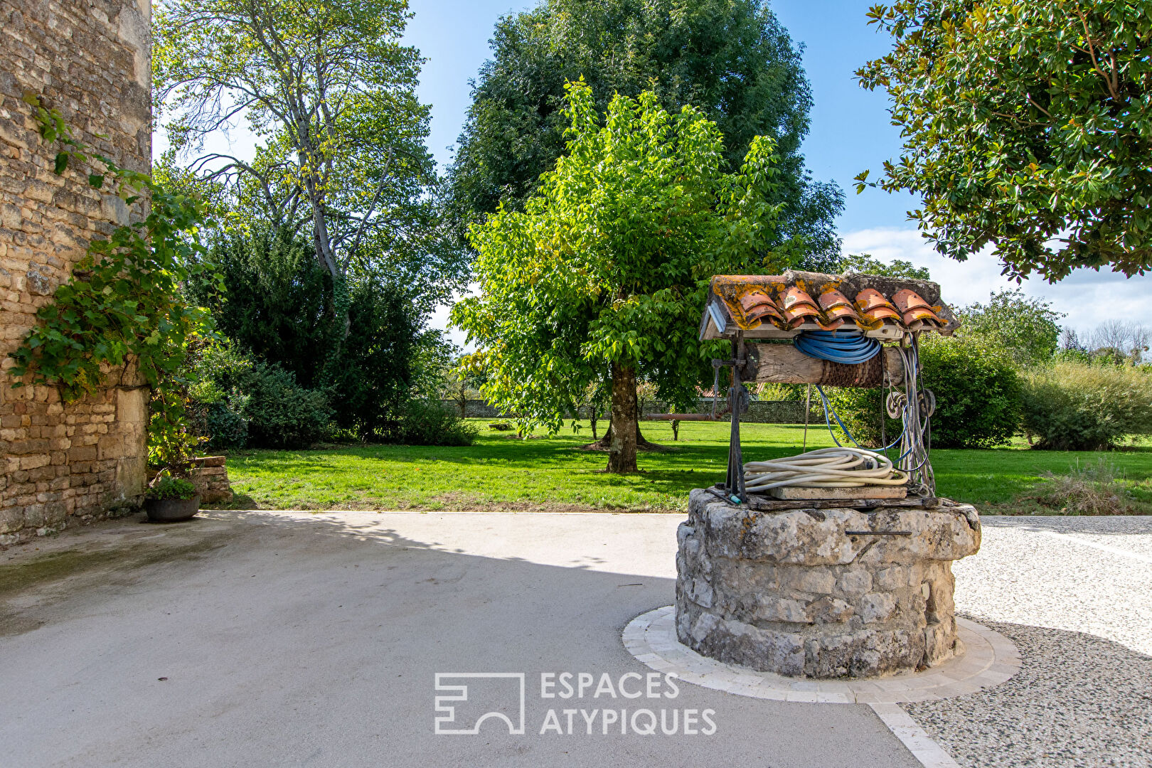 Beautiful bourgeois house in the heart of the village