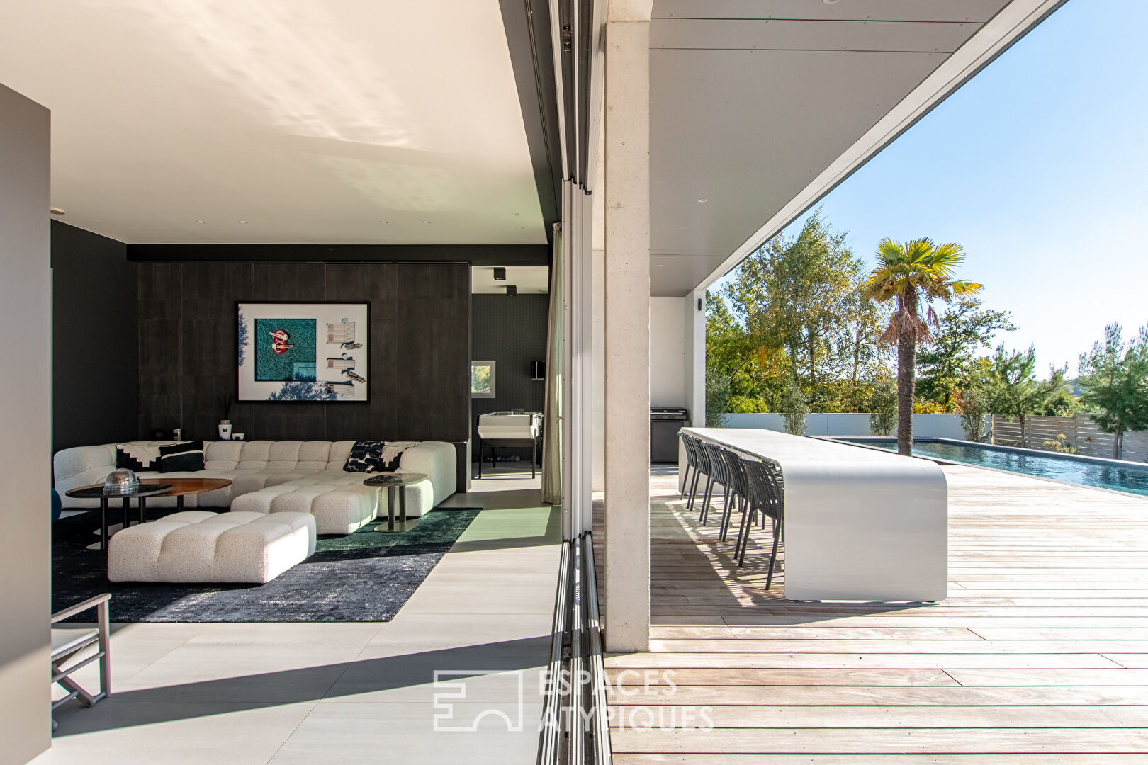 Californian house with swimming pool