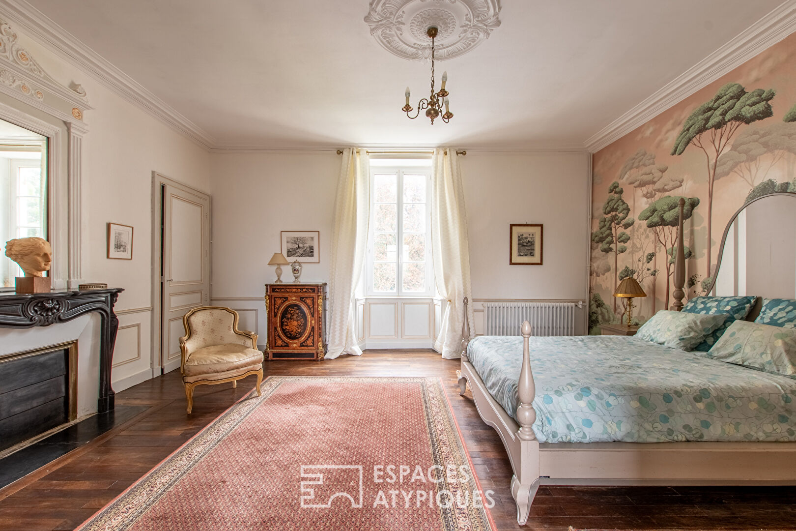 Prestigious residence in the heart of its forest park