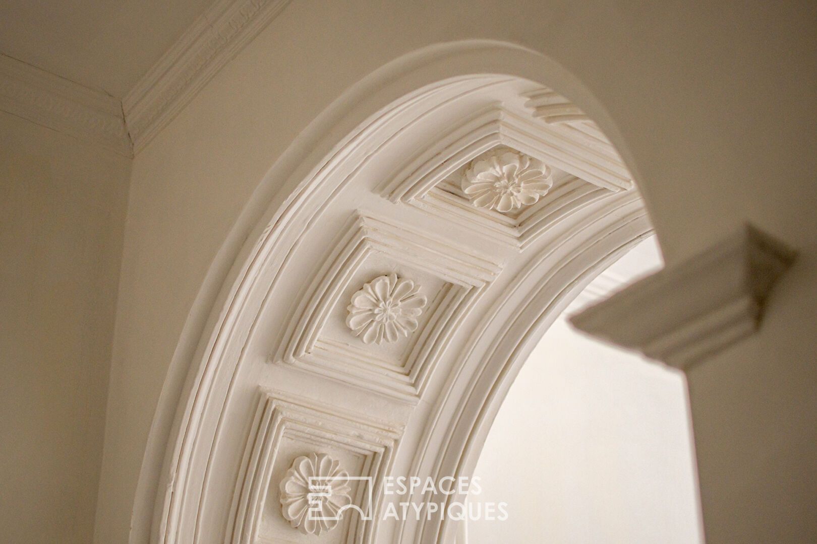 Prestigious residence in the heart of its forest park