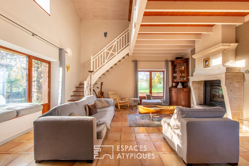 Propriété de charme avec piscine intérieure, dépendances et écuries