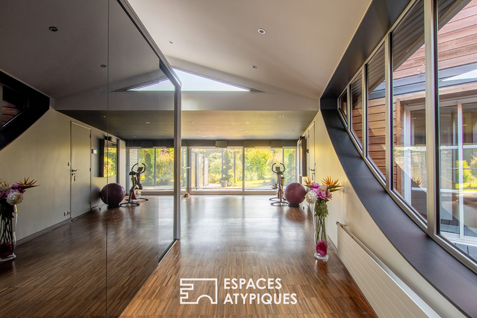 Contemporary villa with top-of-the-range features