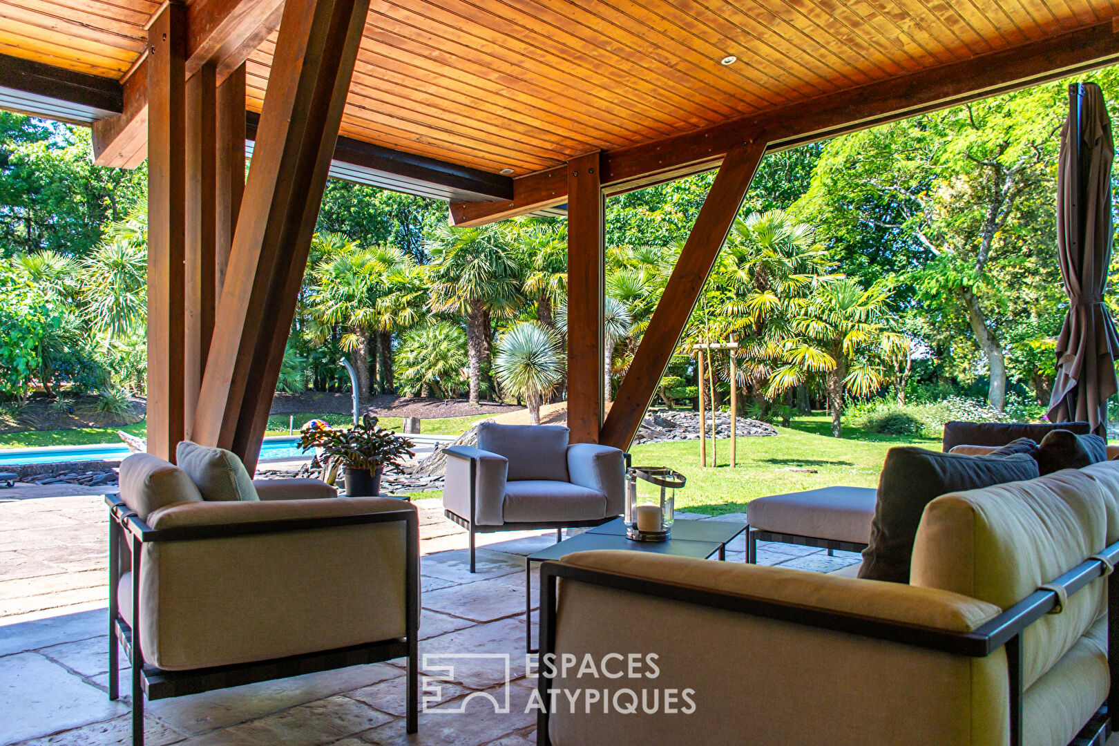 Contemporary villa with top-of-the-range features