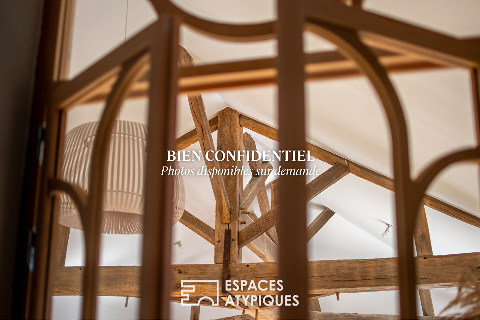 Large, prestigious residence with guest rooms, cottages and private accommodation