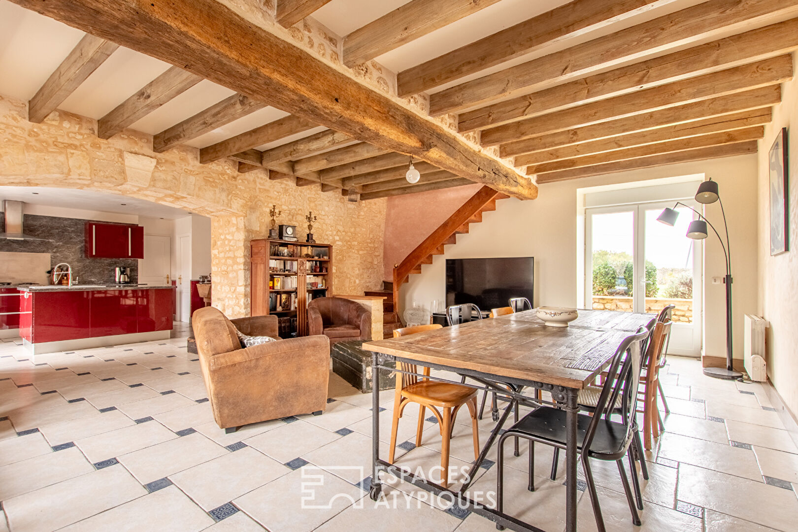 Commanderie du XIVème siècle avec maison principale et gîte de charme