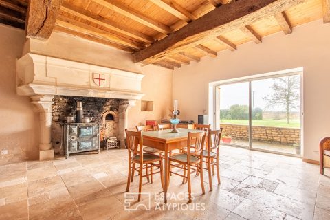 Commanderie du XIVème siècle avec maison principale et gîte de charme