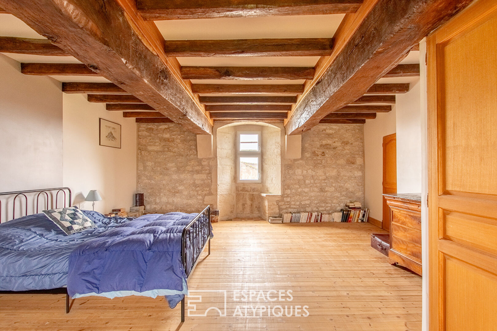 Commanderie du XIVème siècle avec maison principale et gîte de charme