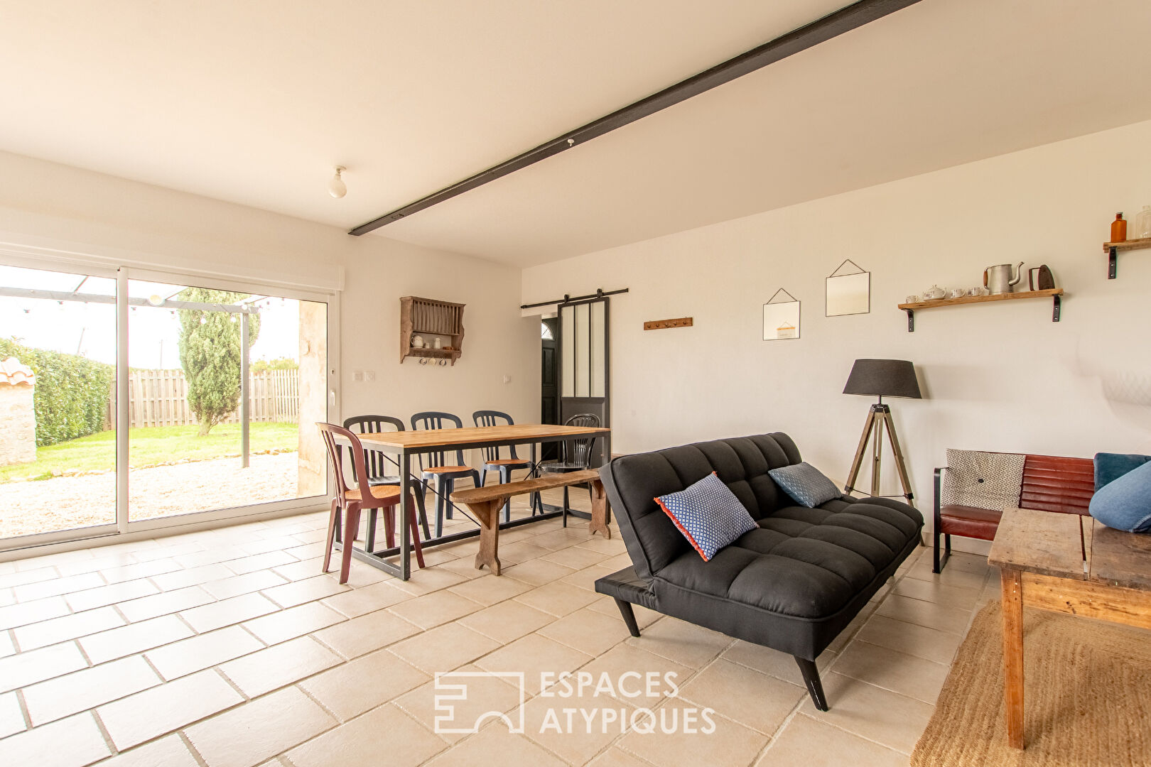 Commanderie du XIVème siècle avec maison principale et gîte de charme