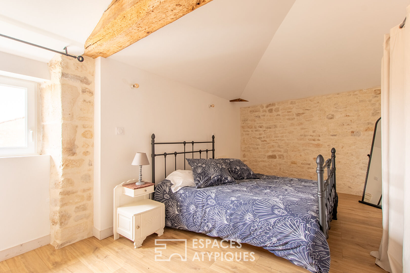 Commanderie du XIVème siècle avec maison principale et gîte de charme