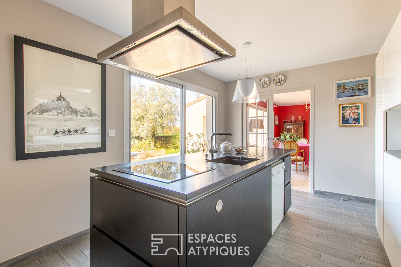 Elegant neo-Provençal style house with swimming pool