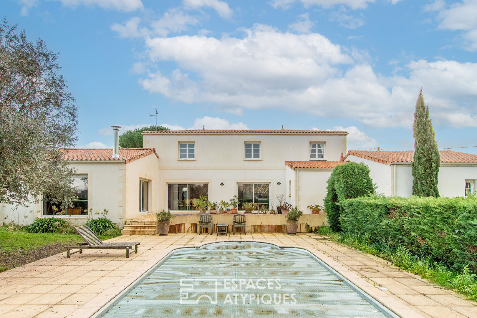 Elegant neo-Provençal style house with swimming pool
