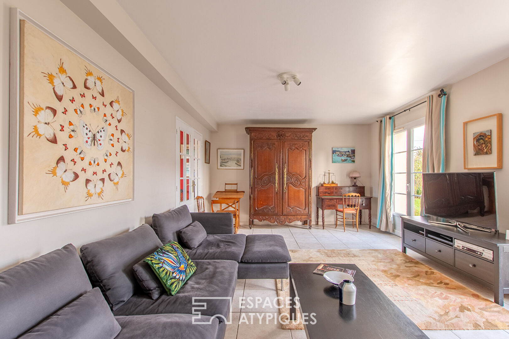 Elegant neo-Provençal style house with swimming pool