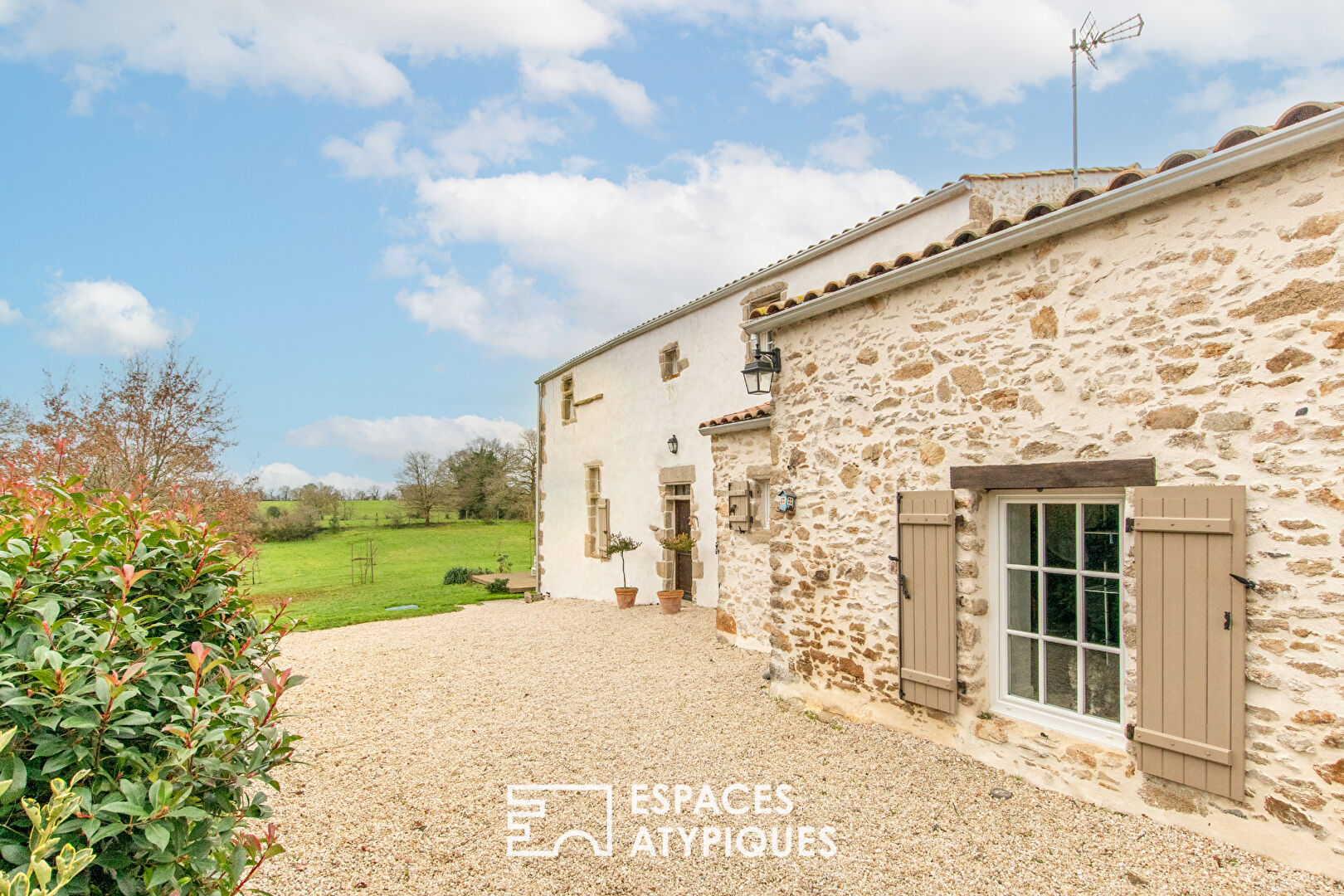 Maison ancienne sublimée : le charme en pleine nature