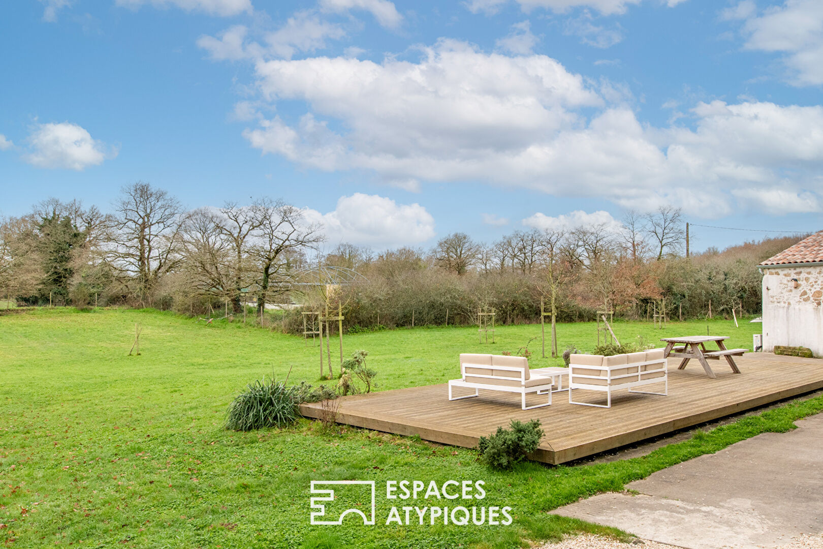 Maison ancienne sublimée : le charme en pleine nature