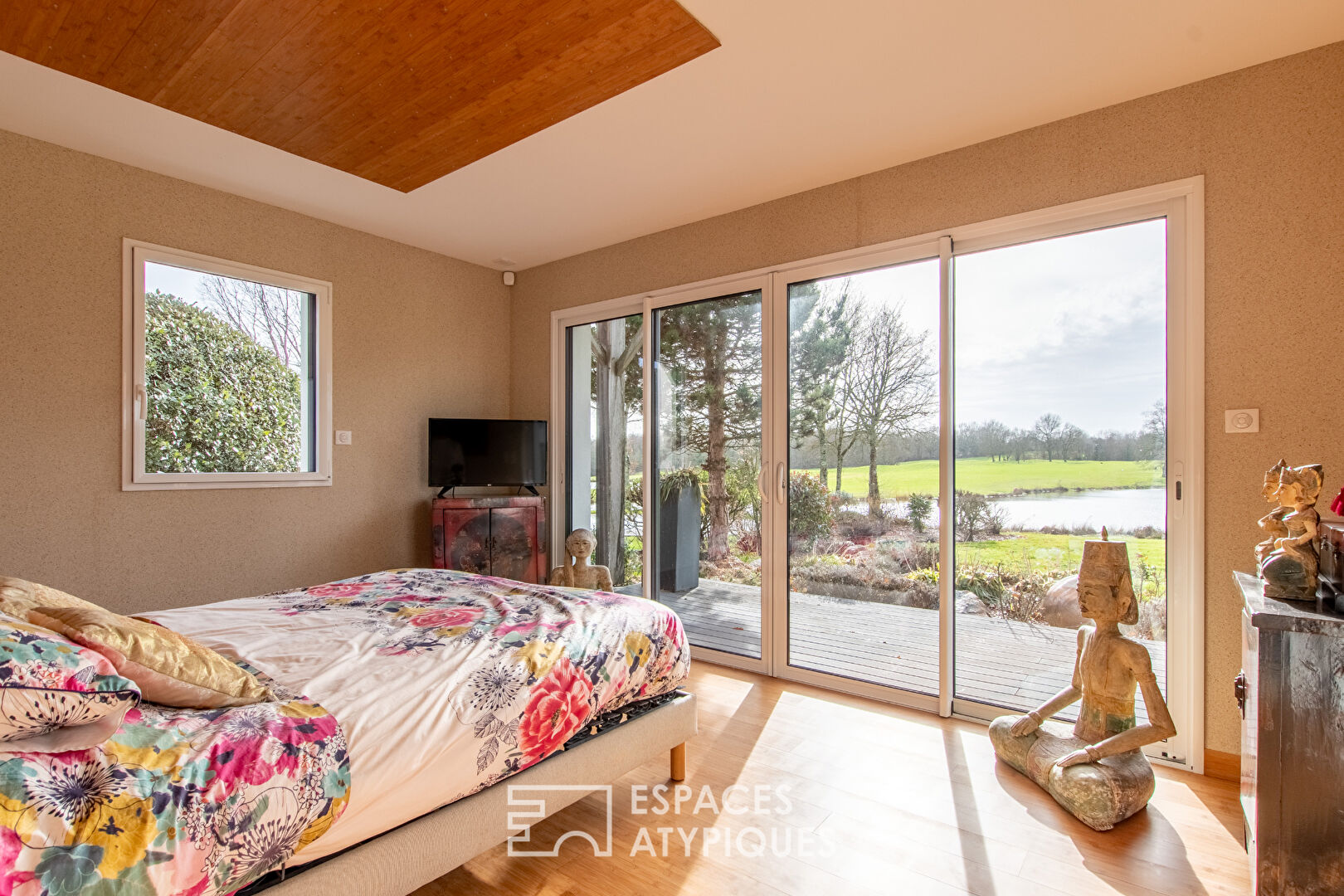 Elegance and luxury by the fairway