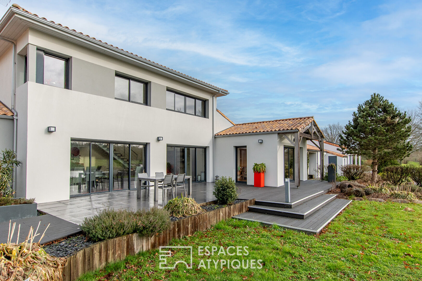 Elegance and luxury by the fairway