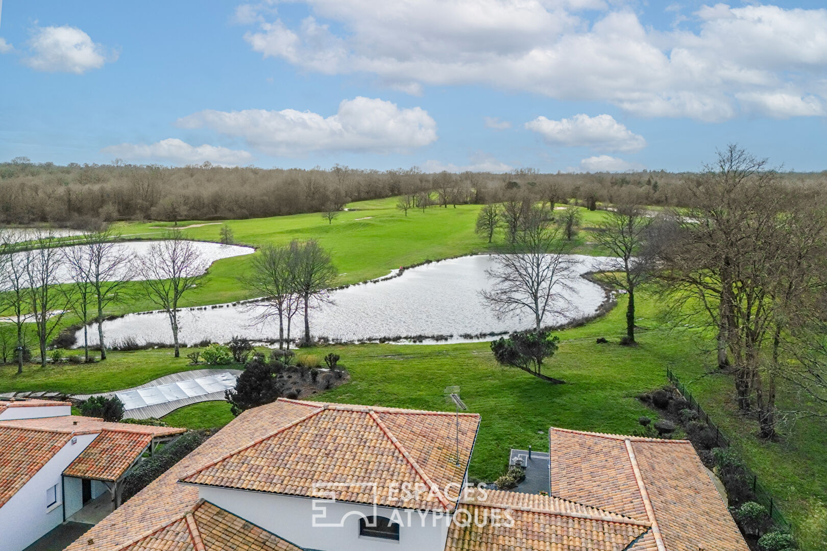 Elegance and luxury by the fairway