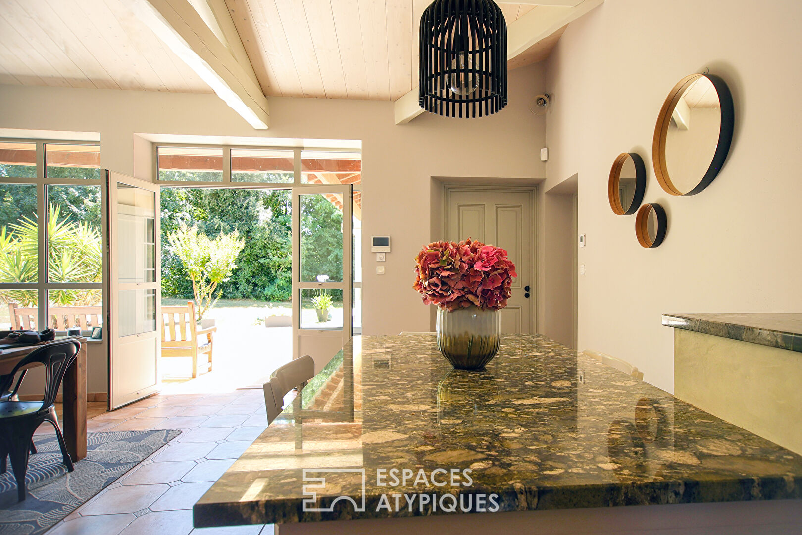 Neo-provençal property with swimming pool.