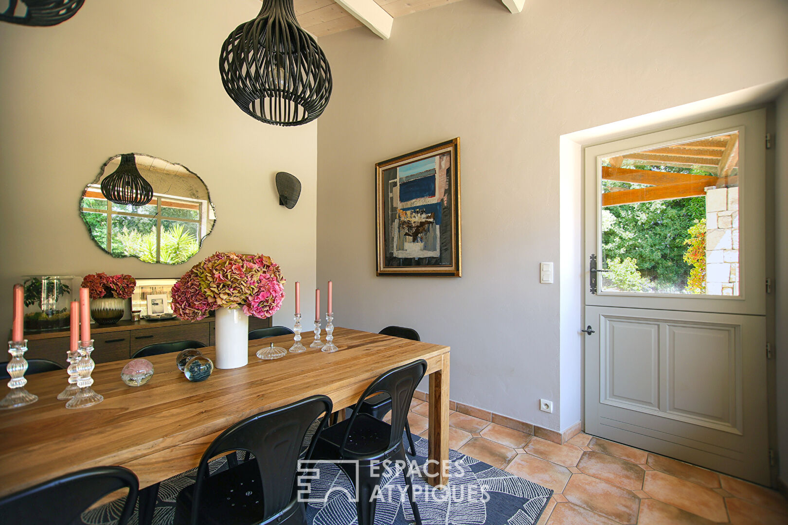 Neo-provençal property with swimming pool.