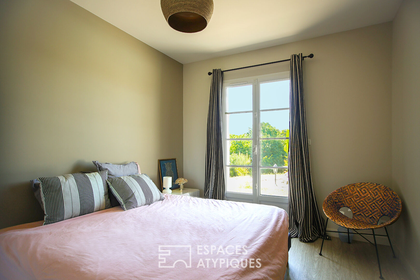 Neo-provençal property with swimming pool.