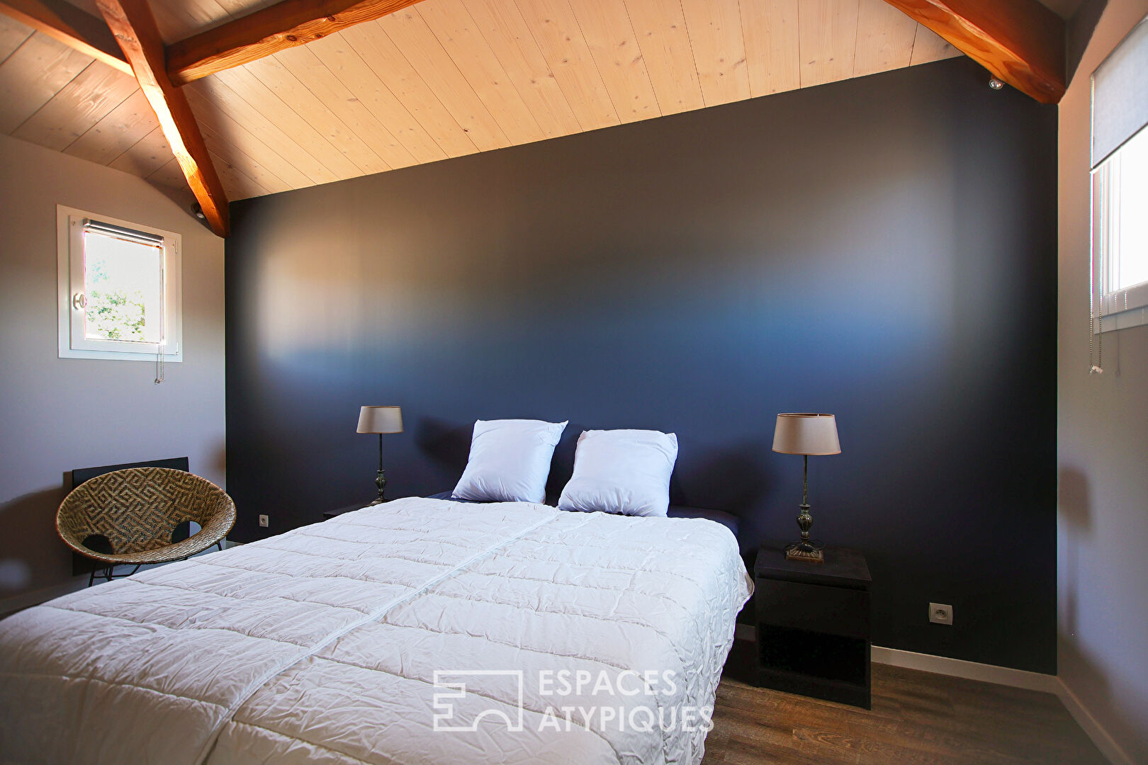 Neo-provençal property with swimming pool.