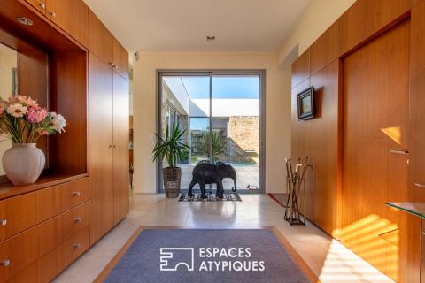 Lumineuse maison d&rsquo;architecte avec piscine en coeur de ville