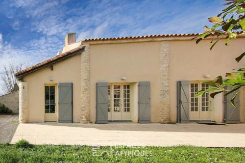 Maison de charme au coeur d&rsquo;une petite cité de caractère